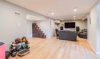 942 N MCKINLEY Rd, Arlington, VA 22205