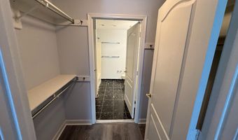 901 N MONROE St 313, Arlington, VA 22201
