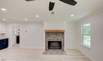 2130 Twin Lake Dr, Benton, LA 71006