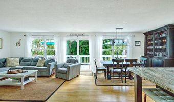 36 Fairway Rd, Narragansett, RI 02882