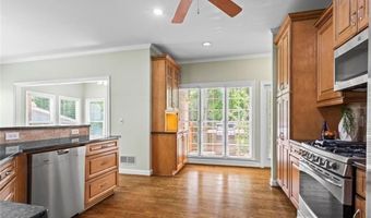 1605 Spinnaker Dr, Alpharetta, GA 30005