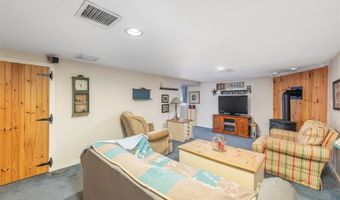 15 Lake Wallkill Rd, Alloway, NJ 07461