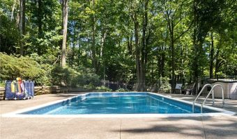 925 Sandin Rd, Akron, OH 44333
