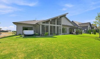 2104 Golfview Dr, Auburn, IN 46706
