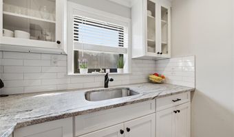 123 Park Ave B3, Amityville, NY 11701