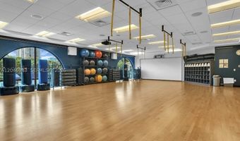 1000 W Island Blvd 1206, Aventura, FL 33160