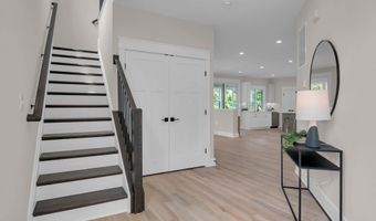5617 23RD St N, Arlington, VA 22205