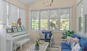 11 Hearthstone Dr, Asheville, NC 28803
