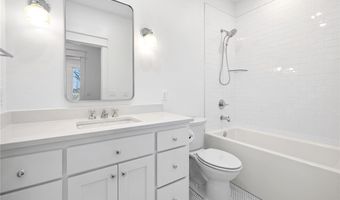 825 NW 14th St, Bentonville, AR 72712