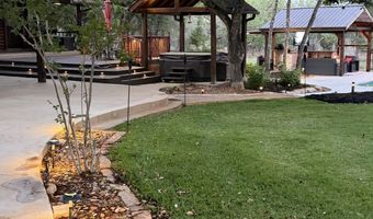 828 Shady Grv, Adkins, TX 78101