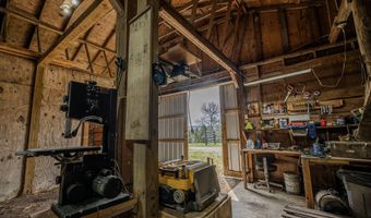 24352 State Highway Ee, Aurora, MO 65605