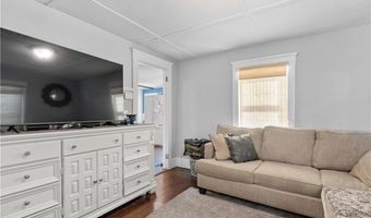 32 Union St, East Greenwich, RI 02818