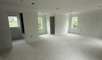 661 Main St, Acushnet, MA 02743