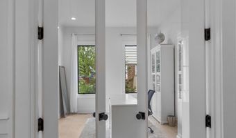 414 N MONROE St, Arlington, VA 22201