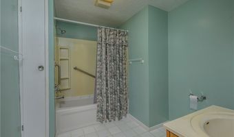 2035 Thornhill Dr, Akron, OH 44313