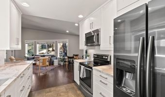 20029 Beaver Ln, Bend, OR 97703