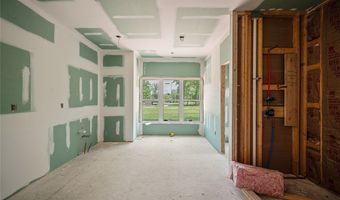 810 Club Dr W, Aurora, OH 44202