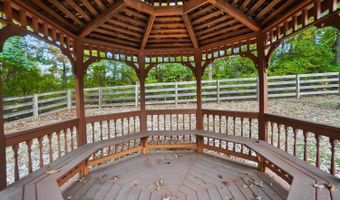 2558 Apple Ridge Ln, Amberley, OH 45236