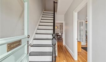 101 County Rd, Barrington, RI 02806