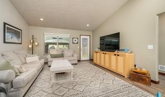 2726 E Sunburst Dr, Brandon, SD 57005