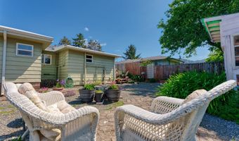 311 MAPLE St, Brookings, OR 97415