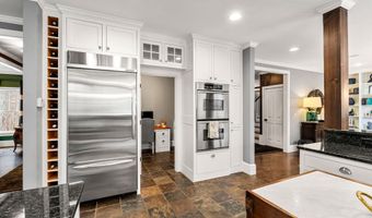 17 Canterbury Ln, Bedford, NH 03110