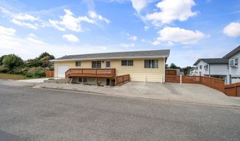 749 1ST St, Brookings, OR 97415