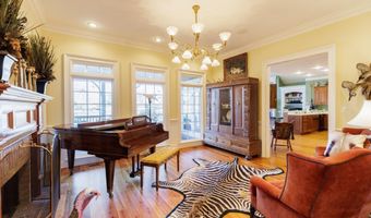 708 Town And Country Dr, Adel, GA 31620
