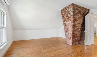 84 Rodman St, Narragansett, RI 02882