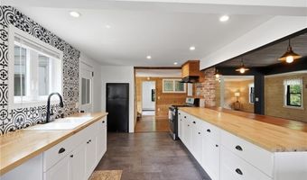 158 Ten Rod Rd, Exeter, RI 02822