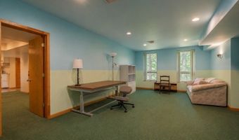 4 High Mountain Trl, Bayonne, NJ 07035