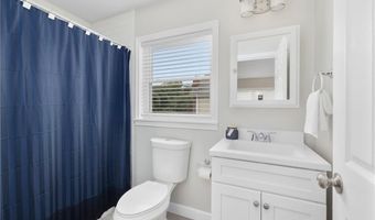 21 Ashbrook Rd, Narragansett, RI 02882