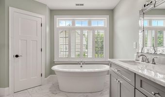 32 Settlers Ct, Bedford, NH 03110