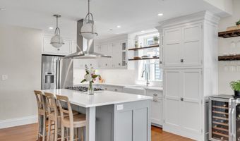 284 Bunker Hill St 4, Boston, MA 02129