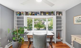 24 Wildflower Rd, Barrington, RI 02806