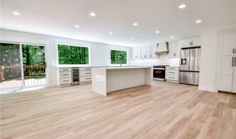 19121 Brewster Rd, Aurora, OH 44202