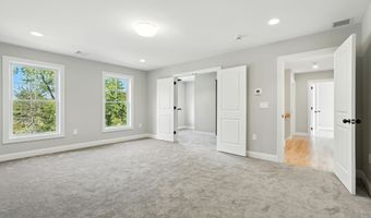 13 Kenwood Cir, Bloomfield, CT 06002