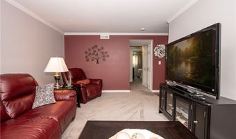 2 Southcreek Ct B, Amherst, NY 14051