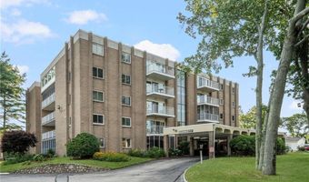 200 Hoffman Ave 402, Cranston, RI 02920