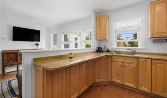 1 Red Cross Ave 9, Newport, RI 02840