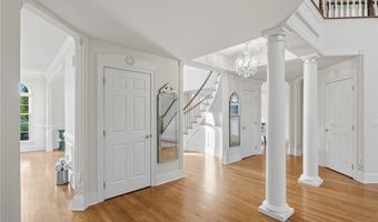 10 Lovegreen Ln, East Greenwich, RI 02818