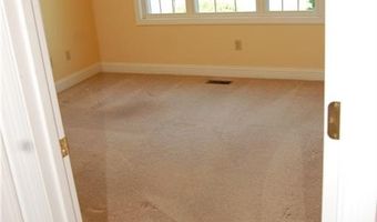 8 Sweet Corn Dr, Cranston, RI 02921