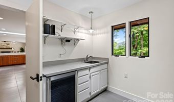 12 Beech Tree Ln, Asheville, NC 28804