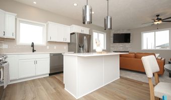 2427 E Caolinn Pl, Brandon, SD 57005