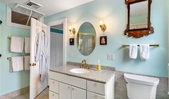 15 Cross St, Newport, RI 02840