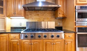 91 Inez St, Narragansett, RI 02882