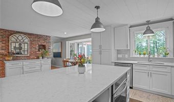 3 Cynthia Rd, Lincoln, RI 02865