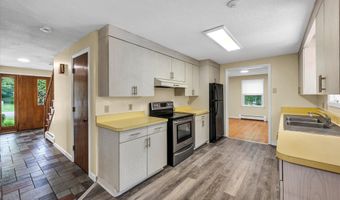 24 Iron Gate Ln, Cromwell, CT 06416