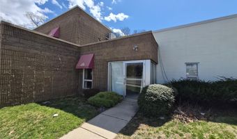 121 W Oak St, Amityville, NY 11701
