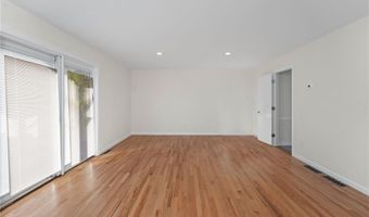 704 Fairway Dr 704, Middletown, RI 02842